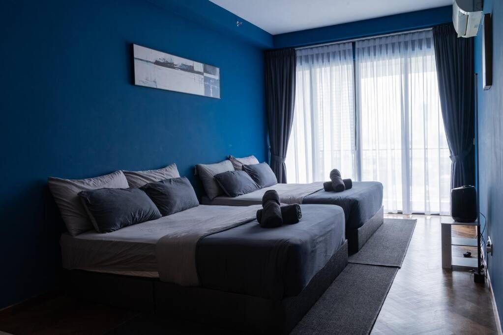 Deluxe Seaview Suite Twin Bed By The Only Bnb Tanjung Tokong Экстерьер фото