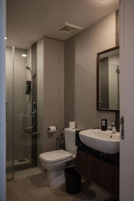 Deluxe Seaview Suite Twin Bed By The Only Bnb Tanjung Tokong Экстерьер фото
